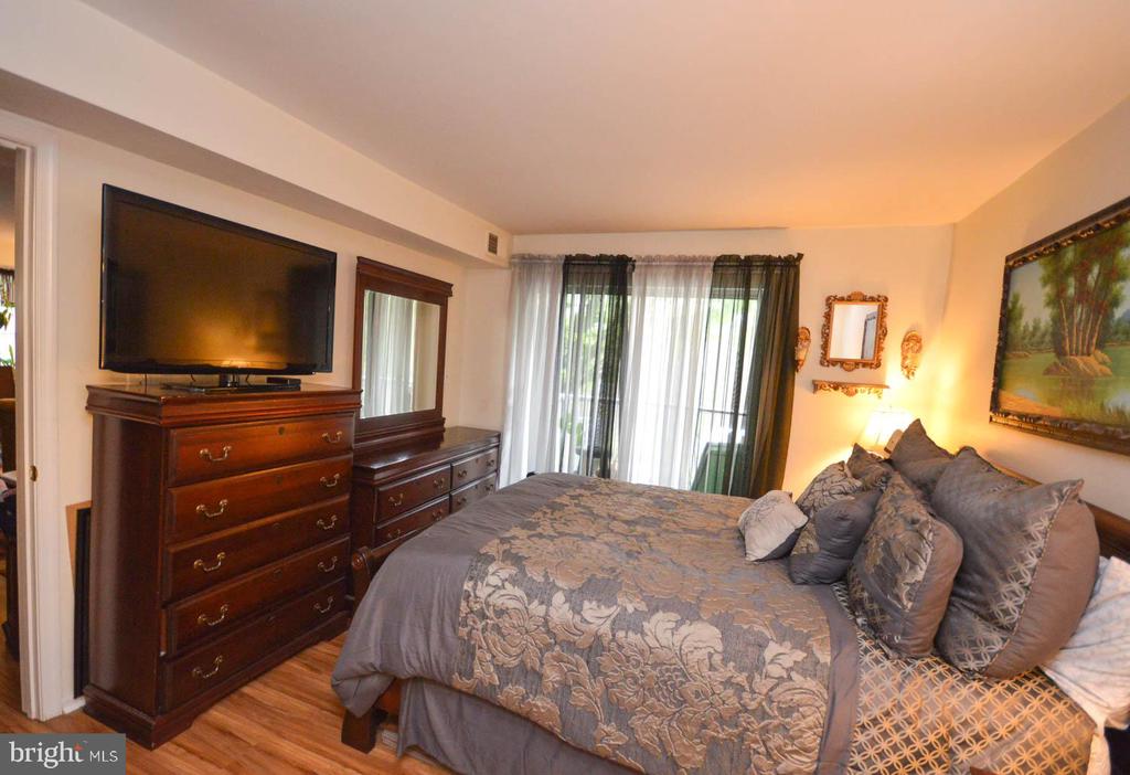 14100 FARNSWORTH LANE Unit: 2103