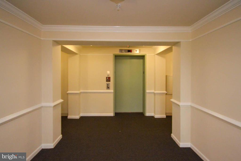 14100 FARNSWORTH LANE Unit: 2103