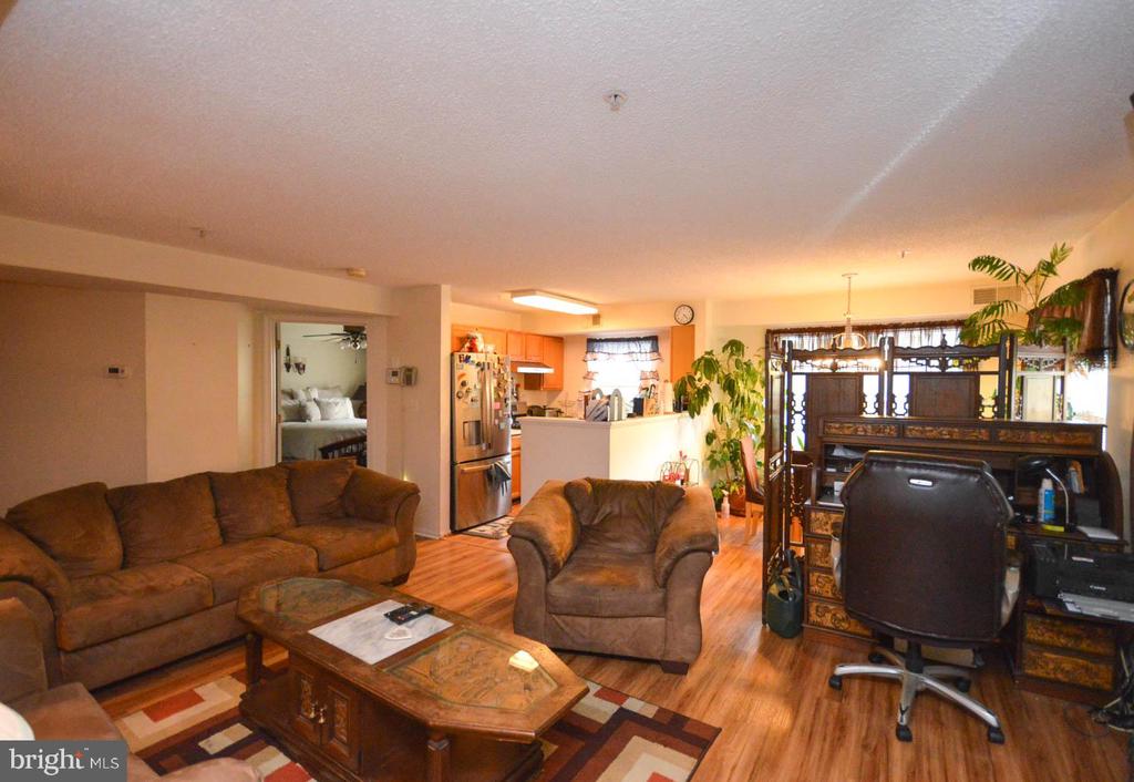 14100 FARNSWORTH LANE Unit: 2103