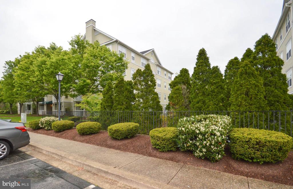 14100 FARNSWORTH LANE Unit: 2103