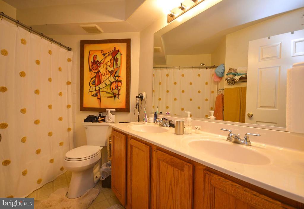 14100 FARNSWORTH LANE Unit: 2103