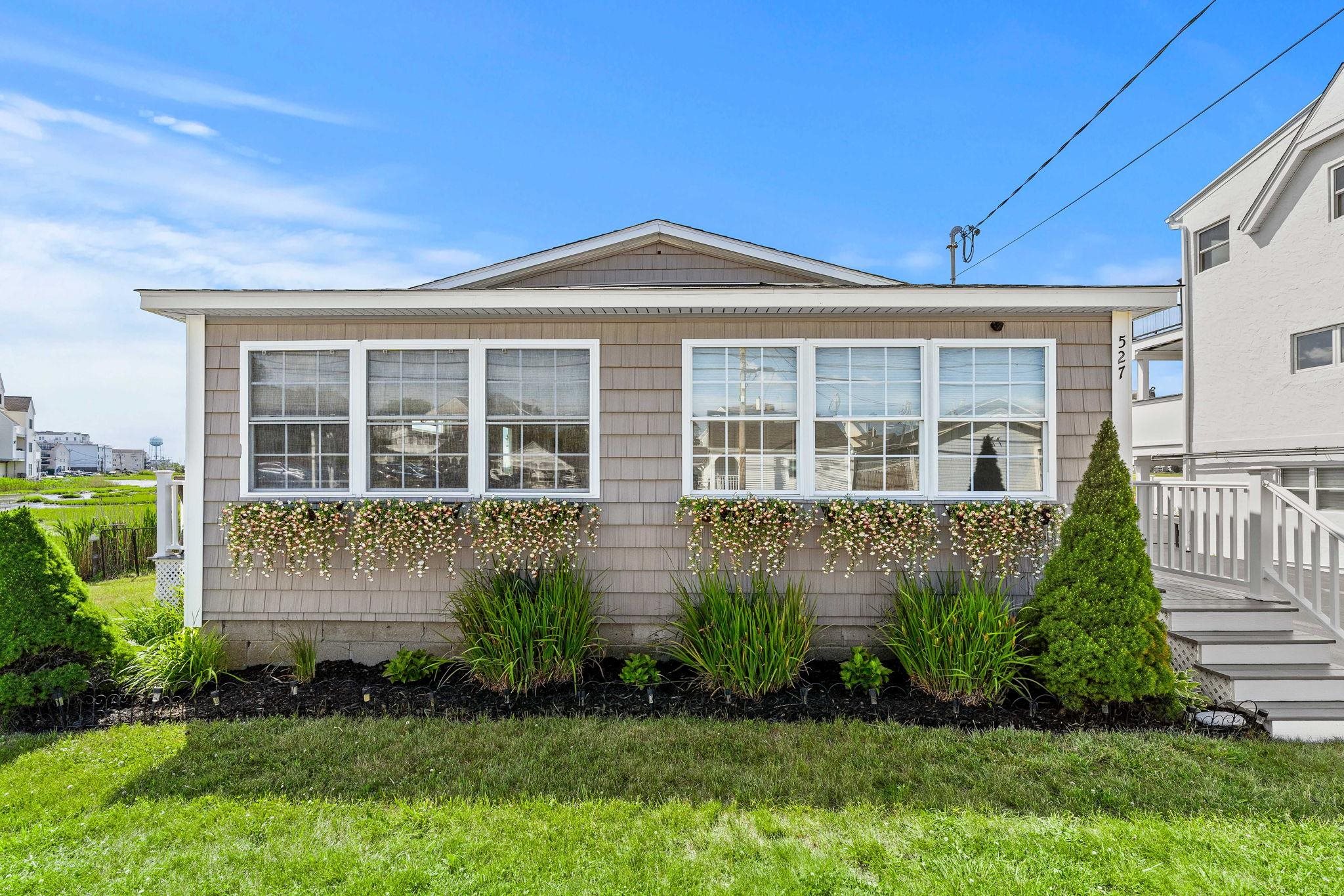 527 Ocean Boulevard