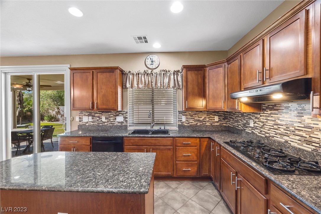 8128 Walnut Roast Way