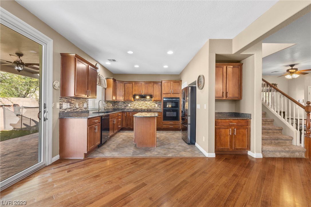 8128 Walnut Roast Way