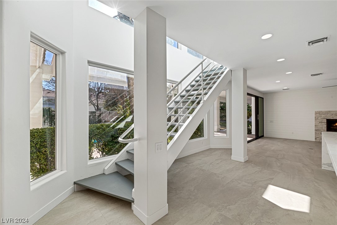 2204 Versailles Court