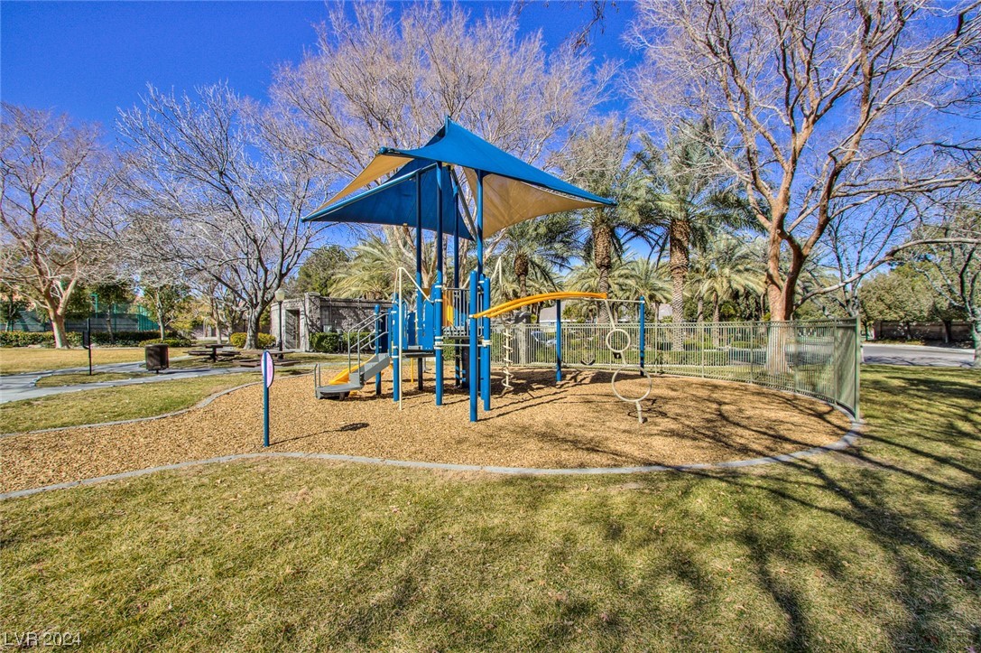 2204 Versailles Court