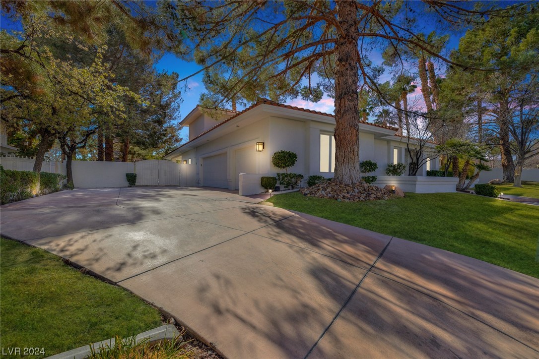 2204 Versailles Court