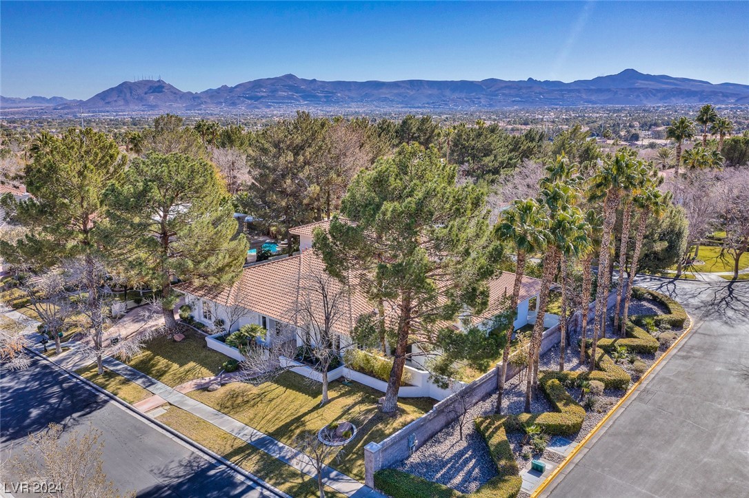 2204 Versailles Court