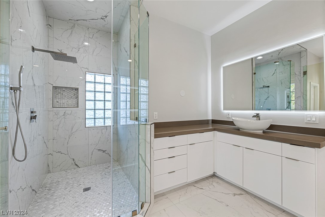 2204 Versailles Court