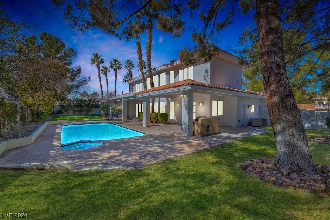 2204 Versailles Court