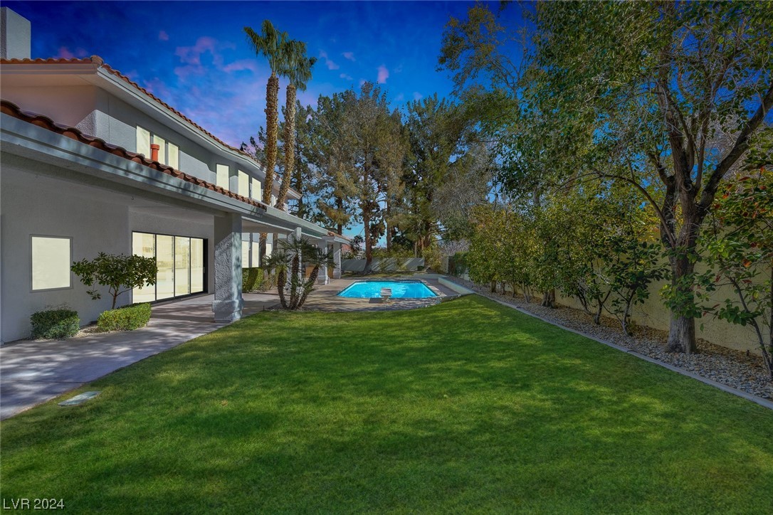 2204 Versailles Court