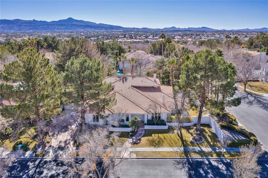 2204 Versailles Court