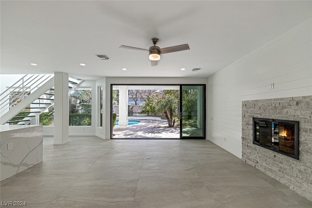 2204 Versailles Court