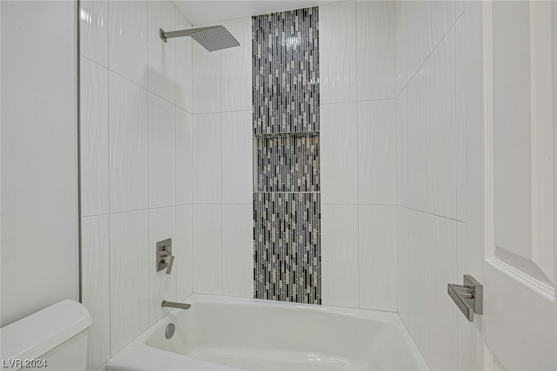 2204 Versailles Court