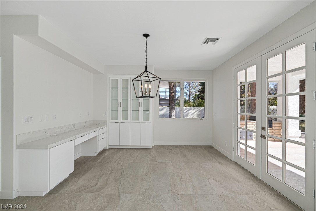 2204 Versailles Court