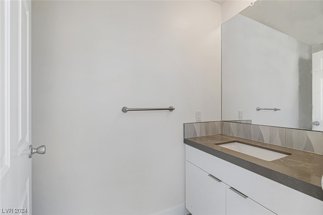 2204 Versailles Court