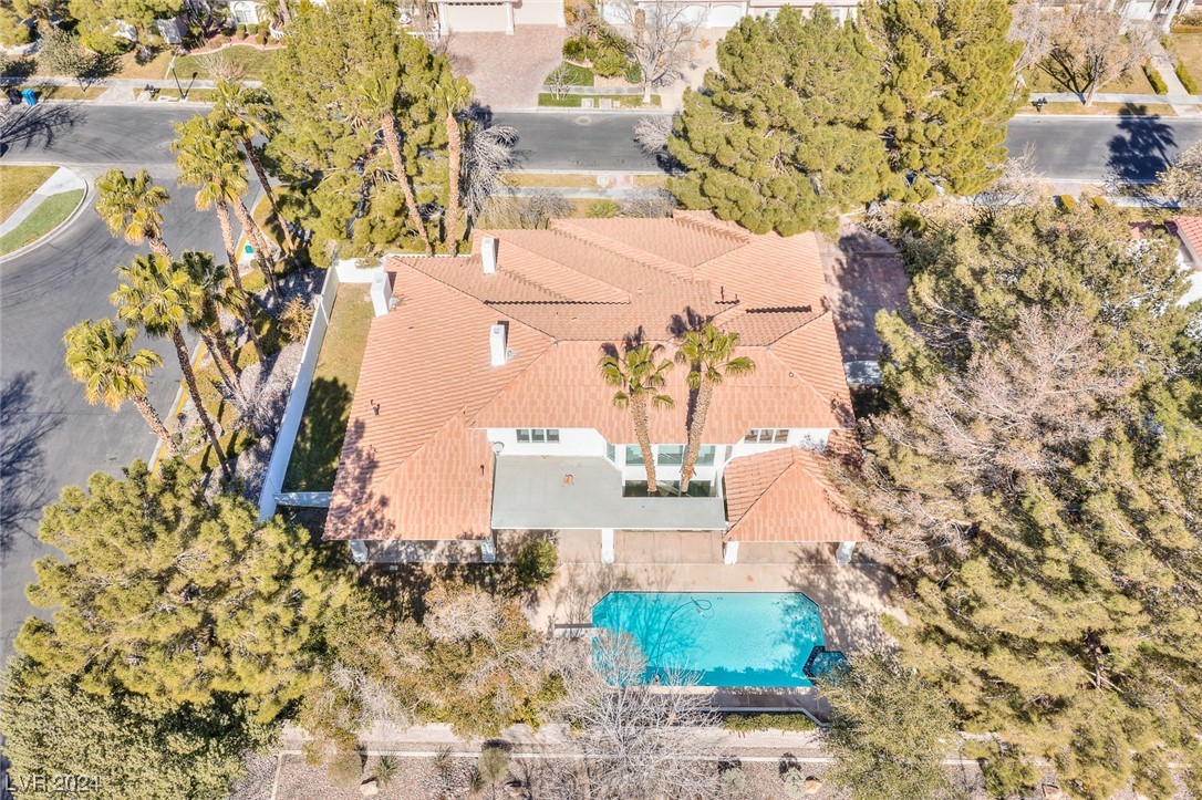 2204 Versailles Court