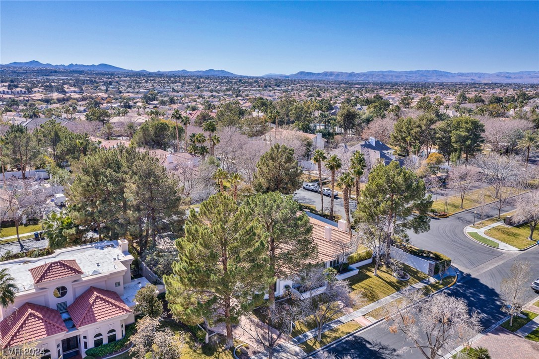 2204 Versailles Court