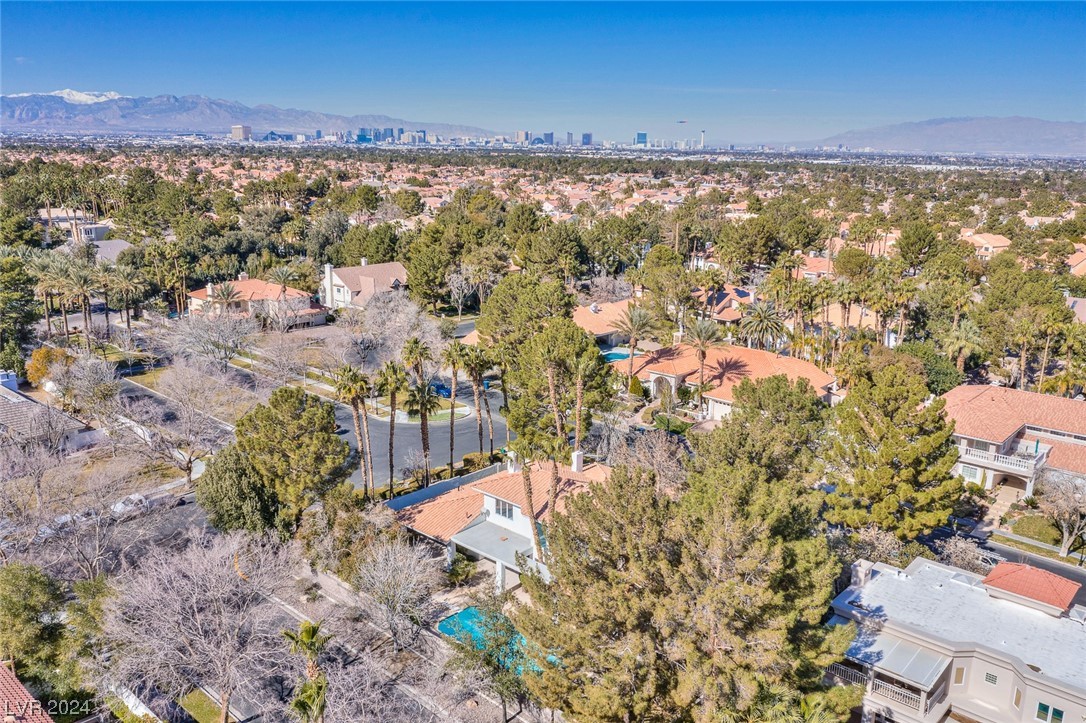 2204 Versailles Court