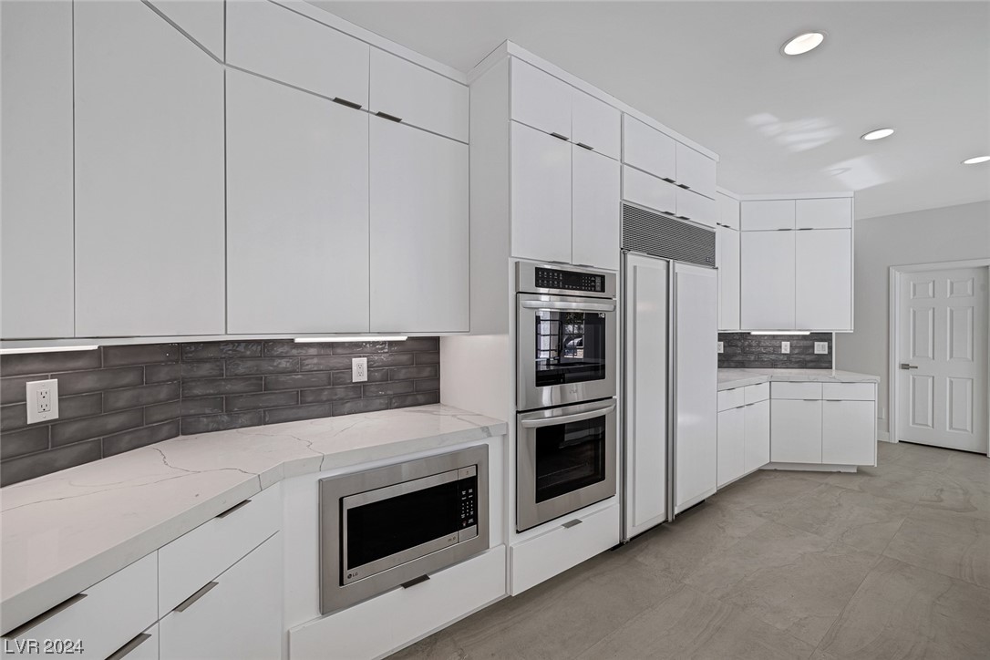 2204 Versailles Court