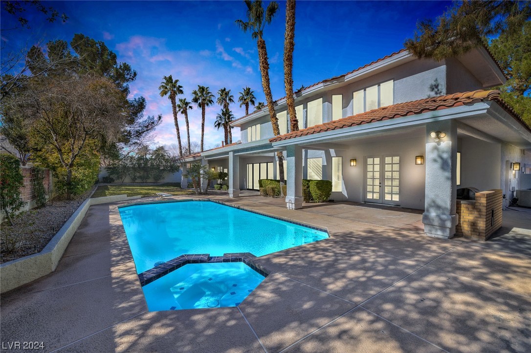 2204 Versailles Court