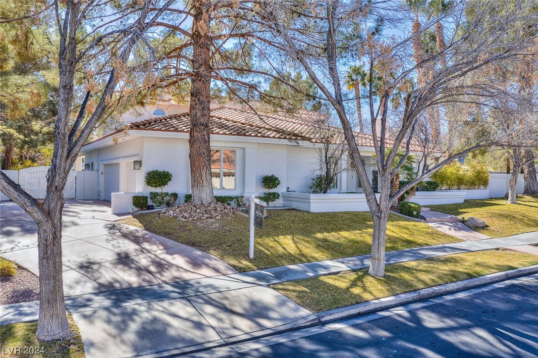 2204 Versailles Court