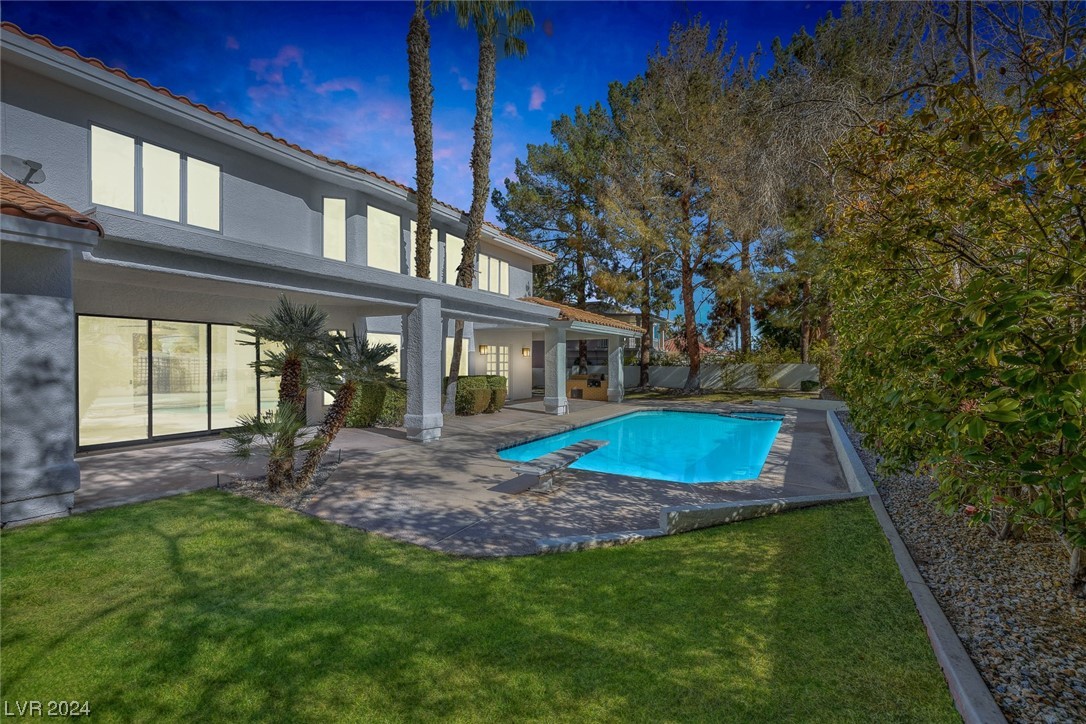 2204 Versailles Court