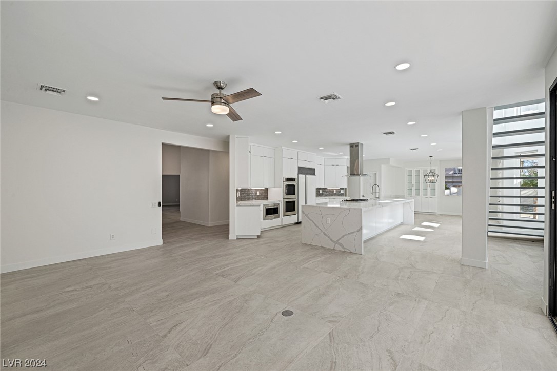 2204 Versailles Court