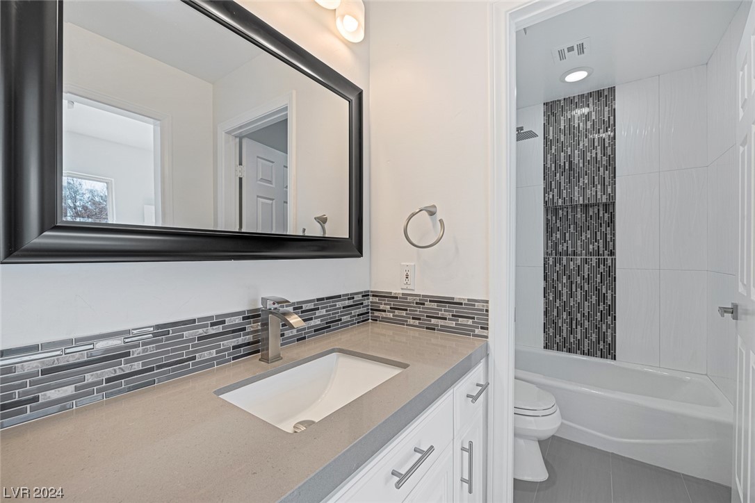 2204 Versailles Court