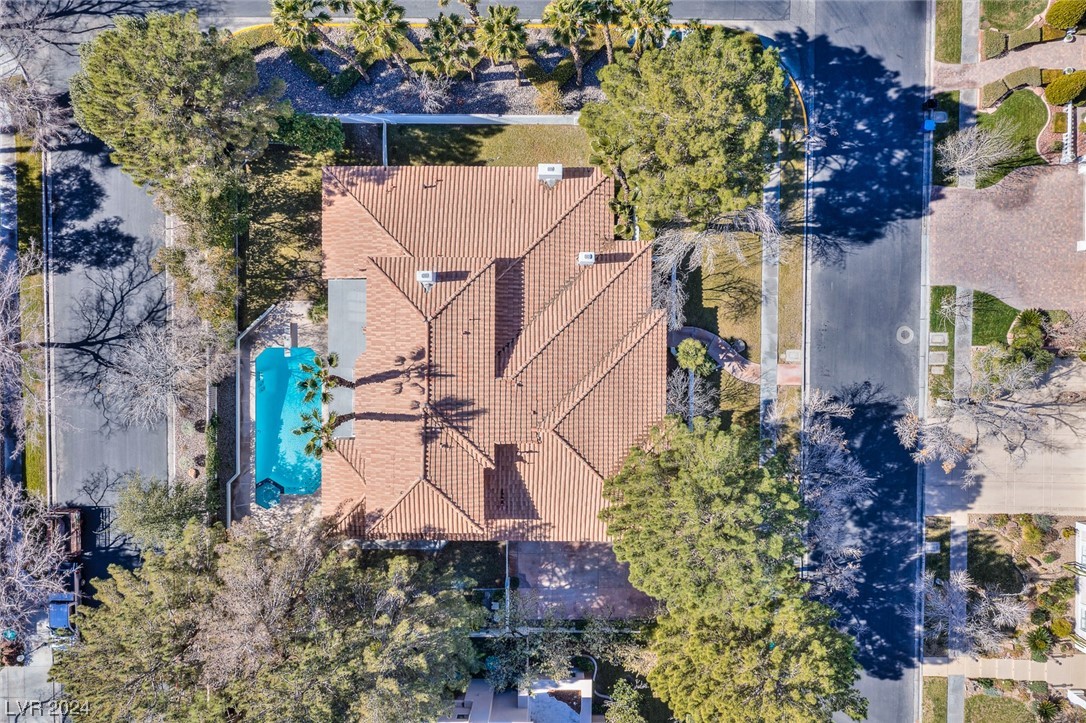 2204 Versailles Court