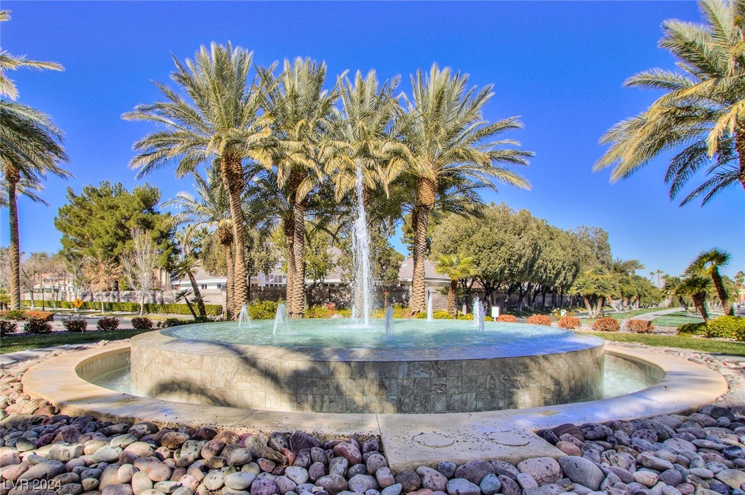 2204 Versailles Court