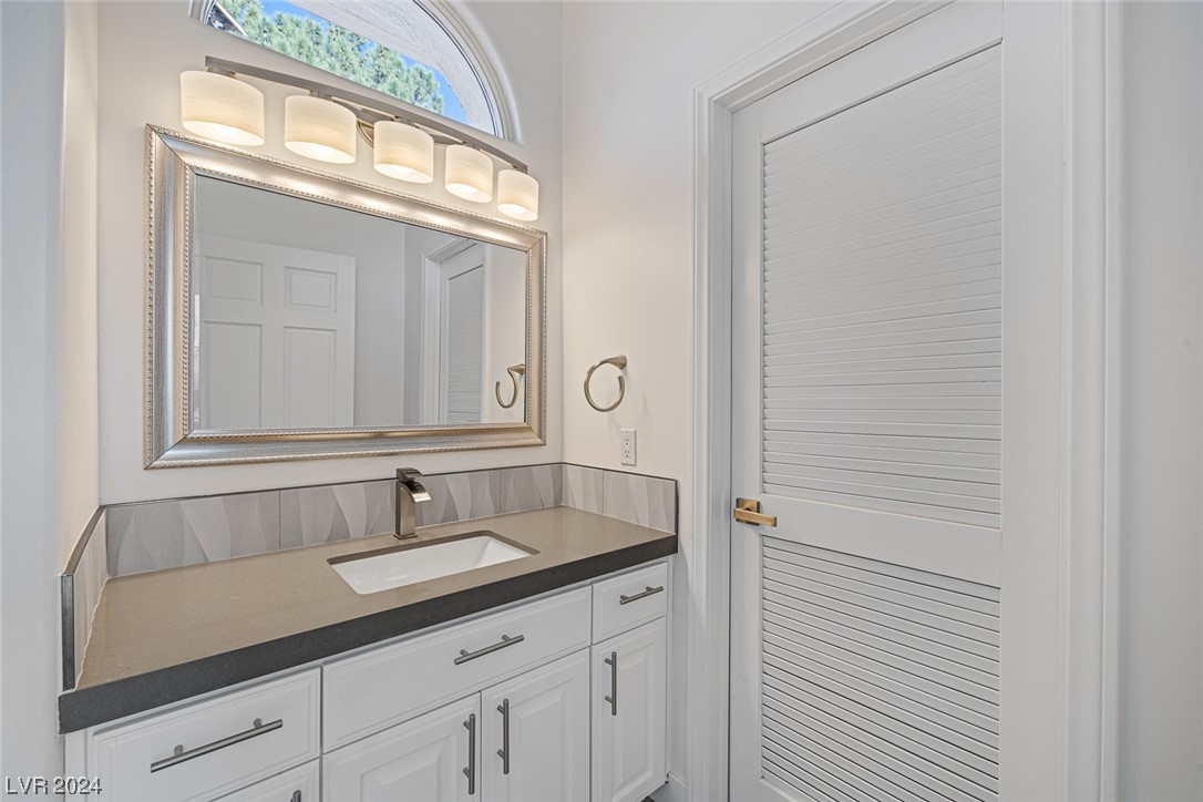 2204 Versailles Court