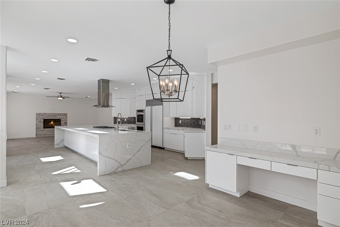 2204 Versailles Court