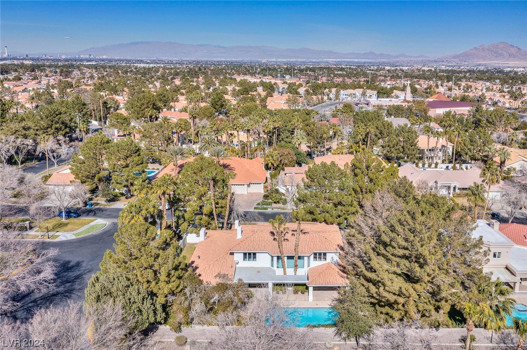 2204 Versailles Court