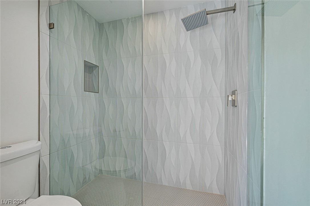 2204 Versailles Court