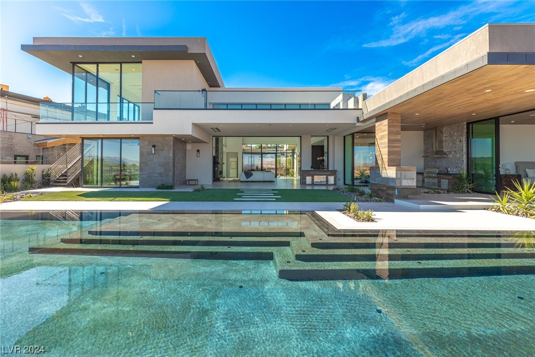 12 Rainbow Point Place