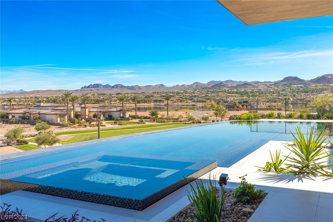 12 Rainbow Point Place