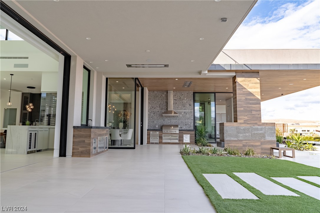 12 Rainbow Point Place