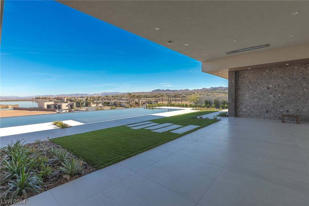 12 Rainbow Point Place