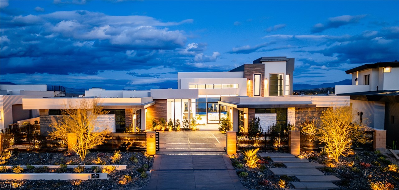 12 Rainbow Point Place