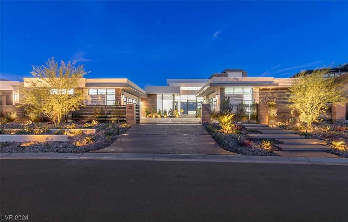 12 Rainbow Point Place