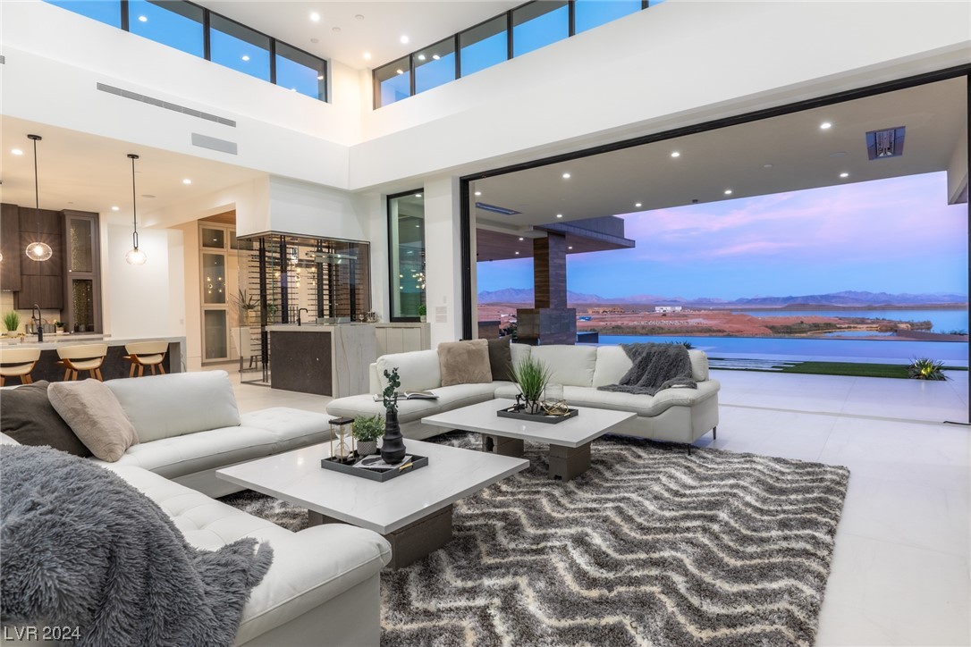 12 Rainbow Point Place