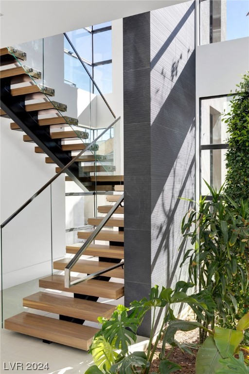 12 Rainbow Point Place