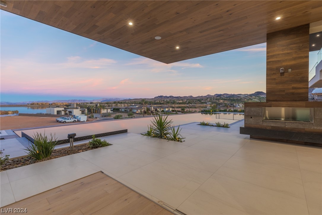 12 Rainbow Point Place