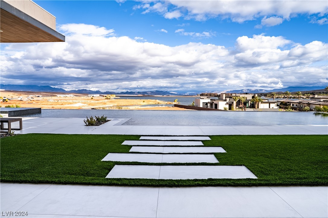 12 Rainbow Point Place