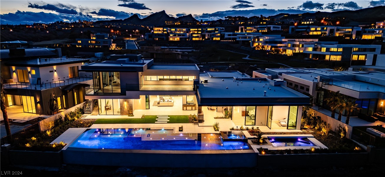 12 Rainbow Point Place