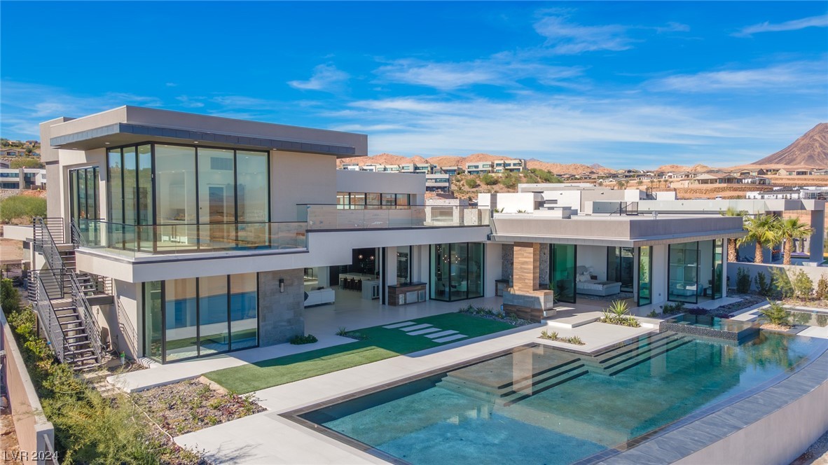 12 Rainbow Point Place