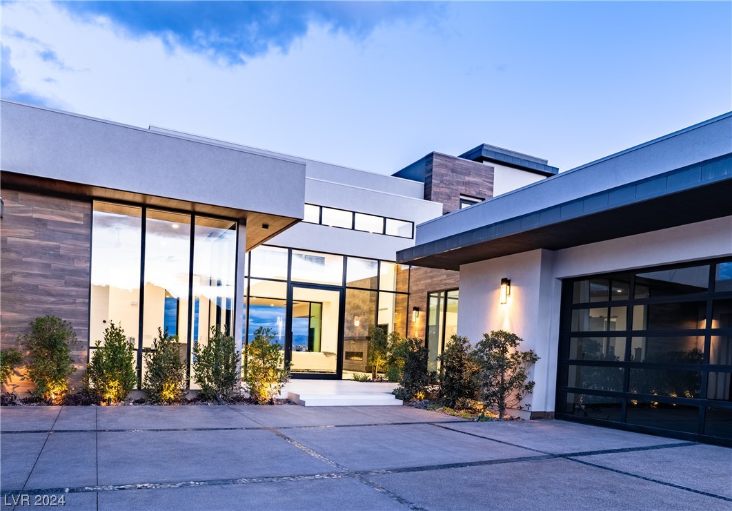 12 Rainbow Point Place