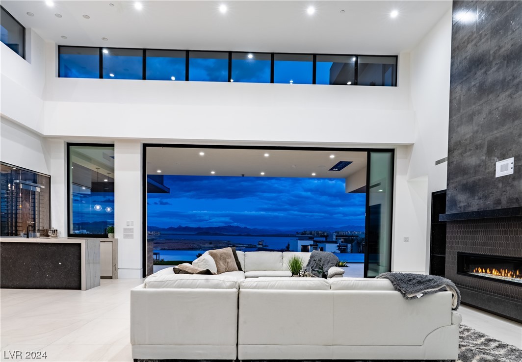 12 Rainbow Point Place