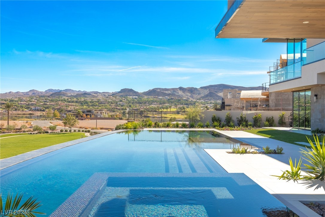 12 Rainbow Point Place